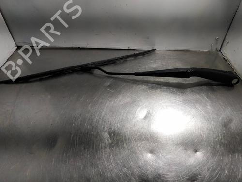 Used Front windshield wiper arm MERCEDES-BENZ C-CLASS (W203) C 220 CDI (203.008) (150 hp) 26243058