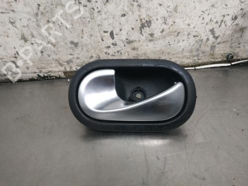 Venstre bak invendig håndtak RENAULT MEGANE II (BM0/1_, CM0/1_) 1.9 dCi (BM0G, CM0G) (120 hp) 26255962