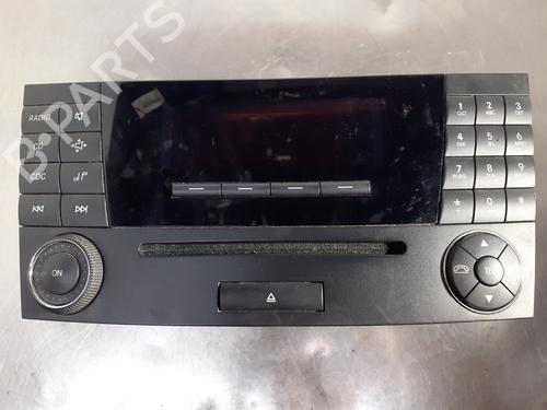 Used Radio MERCEDES-BENZ E-CLASS (W211) E 220 CDI (211.006) (150 hp) 26243551