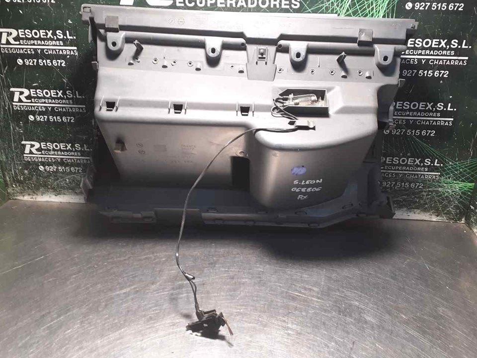 Glove box SEAT LEON (1M1) 1.6 16 V 1M1857103 BParts