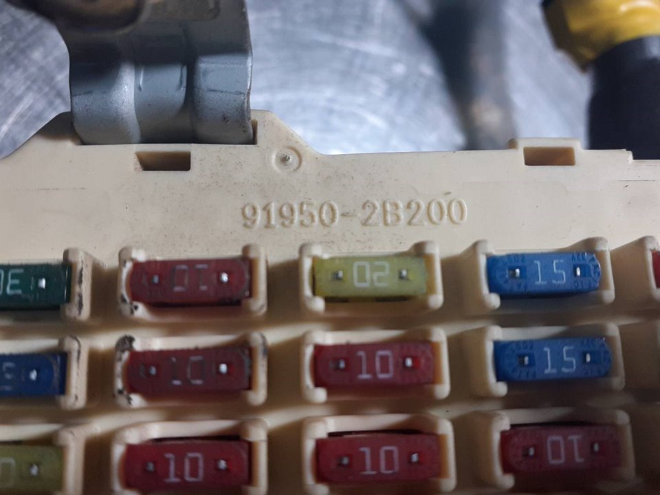 Fuse box HYUNDAI SANTA FÉ II (CM) 2.2 CRDi 919502B200 BParts