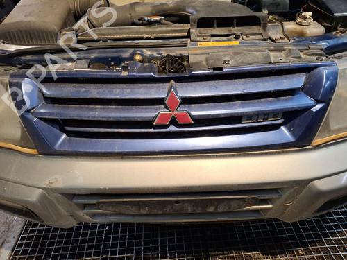 Grelha MITSUBISHI PAJERO III (V7_W, V6_W) 3.2 Di-D (V68W, V78W) (165 hp) 32381681