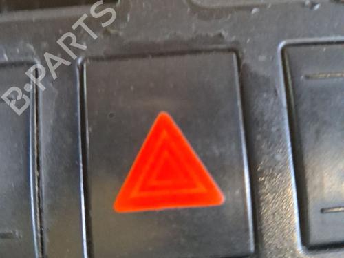 Bouton de warning VW POLO IV (9N_, 9A_) 1.4 16V (75 hp) 30703922