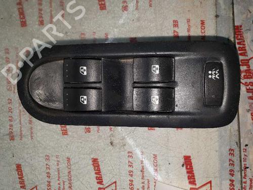 Used Left front window switch RENAULT MEGANE II (BM0/1_, CM0/1_) 1.6 16V (BM0C, CM0C) (113 hp) 7943668