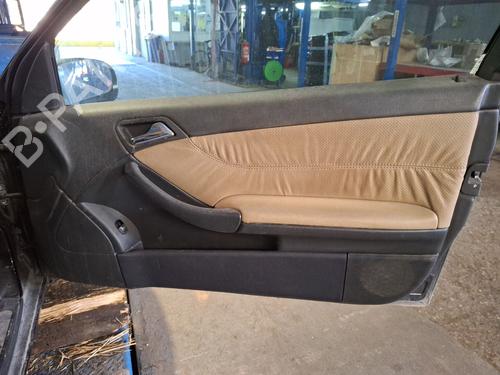 Forreste højre beklædning Forreste højre beklædning MERCEDES-BENZ C-CLASS Coupe (CL203) C 220 CDI (203.706) (143 hp) 33824868 33824868