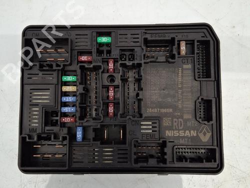Used Fuse box DACIA SANDERO III 1.0 TCe 110 (110 hp) 32110261