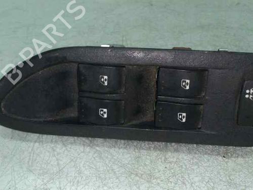 Used Left front window switch RENAULT LAGUNA II Grandtour (KG0/1_) 1.9 dCi (KG0G) (120 hp) 7931585