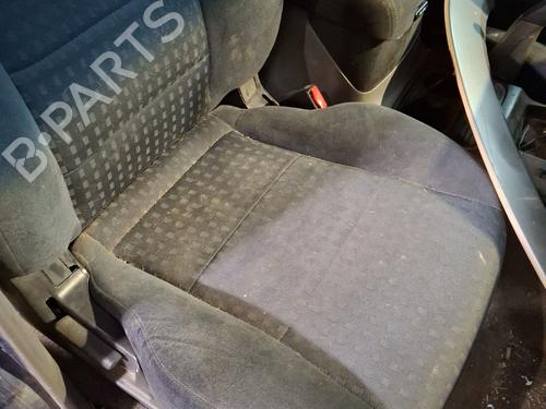 Used Right front seat MITSUBISHI PAJERO III (V7_W, V6_W) 3.2 Di-D (V68W, V78W) (165 hp) 32381666