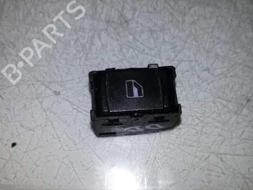 Interrupteur de vitre avant droite VW GOLF IV (1J1) 1.6 16V (105 hp) 7931261