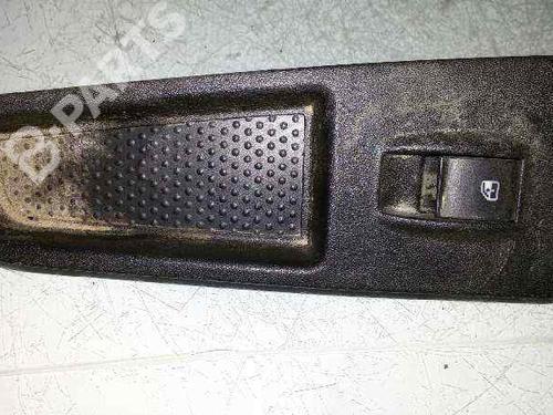 Used Right front window switch Right front window switch FIAT GRANDE PUNTO (199_) 1.3 D Multijet (199.AXD11, 199.AXD1A, 199.AXD1B,... (90 hp) 7931322 7931322