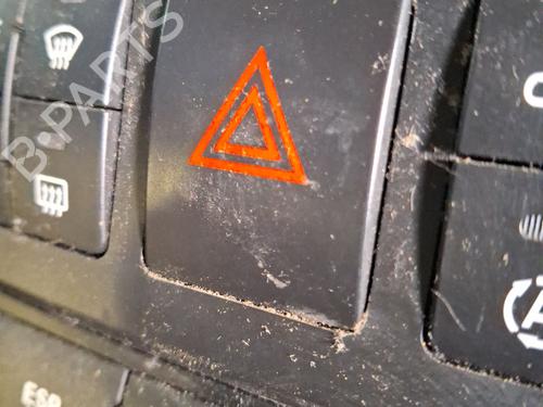 warning-switch-kia-carnival-grand-carnival-iii-vq-2005-2006-2007-2008-2009-2010-2011-2012-2013-2014-2015-30707079 main image