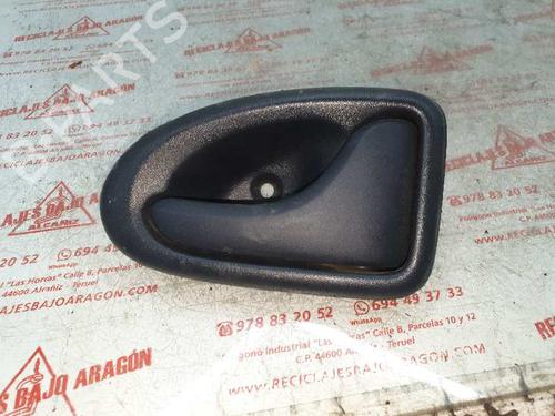 Used Front right interior door handle RENAULT MEGANE I Classic (LA0/1_) 1.6 16V (LA00, LA04, LA0B, LA11, LA16, LA19, LA1J, LA1K,... (107 hp) 7937528