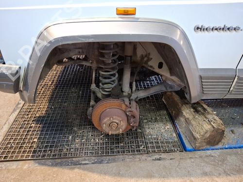 Used Front left wheel arch trim JEEP CHEROKEE (XJ) 2.1 TD (87 hp) 29030359