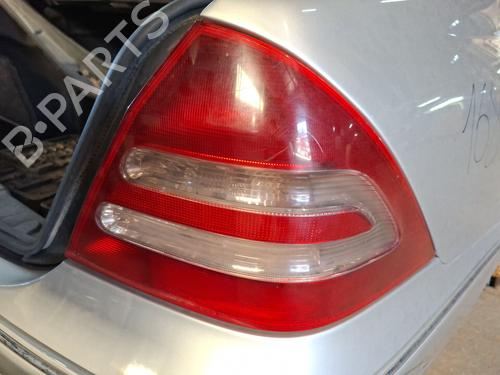 Fanale posteriore destro Fanale posteriore destro MERCEDES-BENZ C-CLASS (W203) C 220 CDI (203.006, 203.008) (143 hp) 39173782 39173782