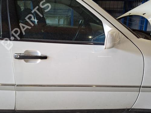 Used Right front door MERCEDES-BENZ C-CLASS (W202) C 250 Turbo-D (202.128) (150 hp) 29030334