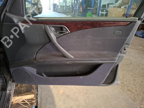 Forreste højre beklædning Forreste højre beklædning MERCEDES-BENZ E-CLASS (W210) E 270 CDI (210.016) (170 hp) 33824808 33824808