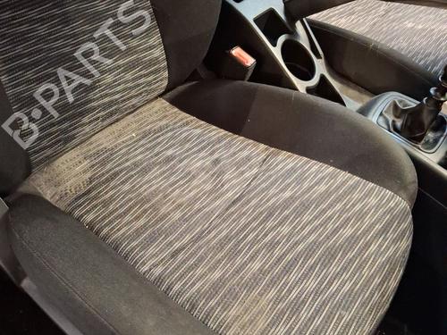 Used Right front seat KIA CEE'D Hatchback (ED) 1.6 CRDi 90 (90 hp) 30707033