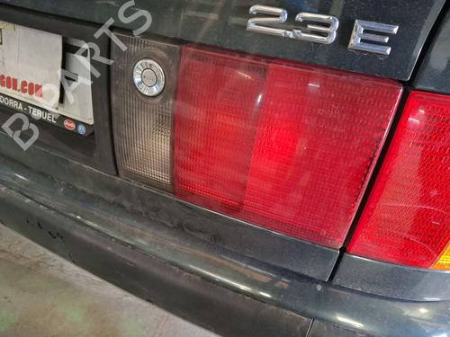 Feu de coffre droit AUDI 100 C4 Saloon (4A2) 2.3 E (133 hp) 32381758