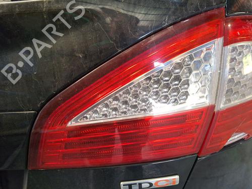 Feu de coffre droit FORD MONDEO IV (BA7) 2.0 TDCi (140 hp) 32381337