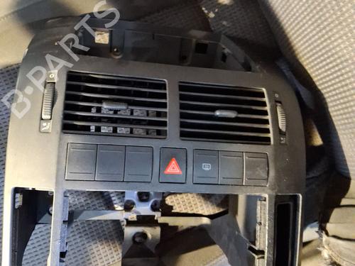 Used Middle console Middle console VW POLO IV (9N_, 9A_) 1.4 16V (75 hp) 33460953 33460953