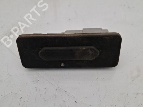 Used Tailgate handle RENAULT MEGANE IV Hatchback (B9A/M/N_) 1.5 dCi 110 (B9A3) (110 hp) 30203571