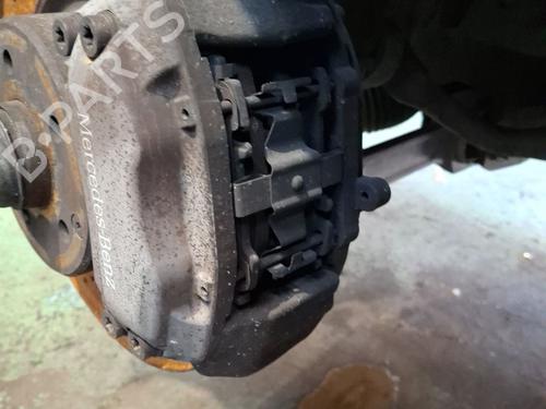 Used Left front brake caliper MERCEDES-BENZ S-CLASS (W220, V220) S 400 CDI (220.028, 220.128) (260 hp) 32381297
