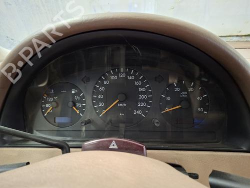 Kombinert Instrument MERCEDES-BENZ M-CLASS (W163) ML 270 CDI (163.113) (163 hp) 22321535