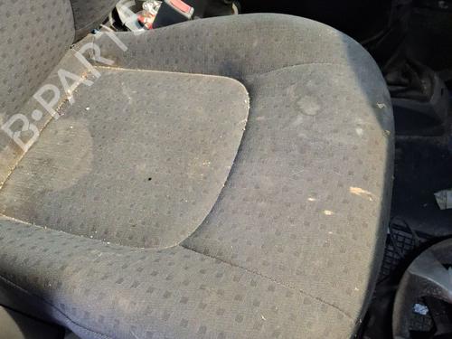 Siège avant droit KIA CARENS I MPV (FC, FJ) 2.0 CRDi (113 hp) 32381240