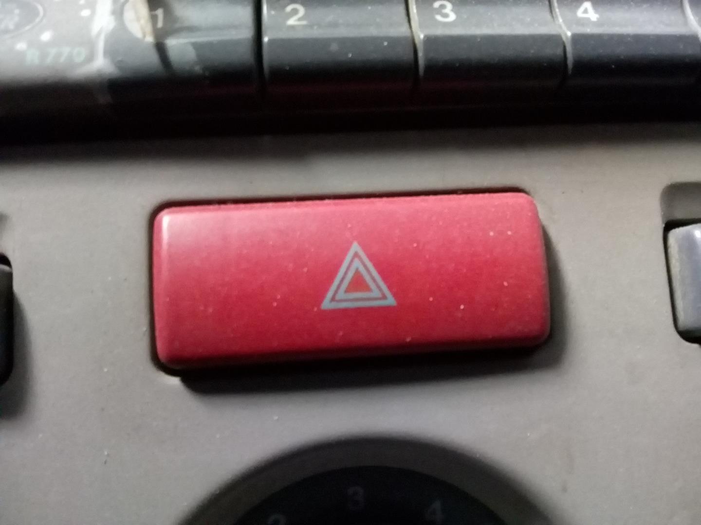 Warning switch LAND ROVER FREELANDER I (L314) 2.0 DI 4x4 12354149 BParts