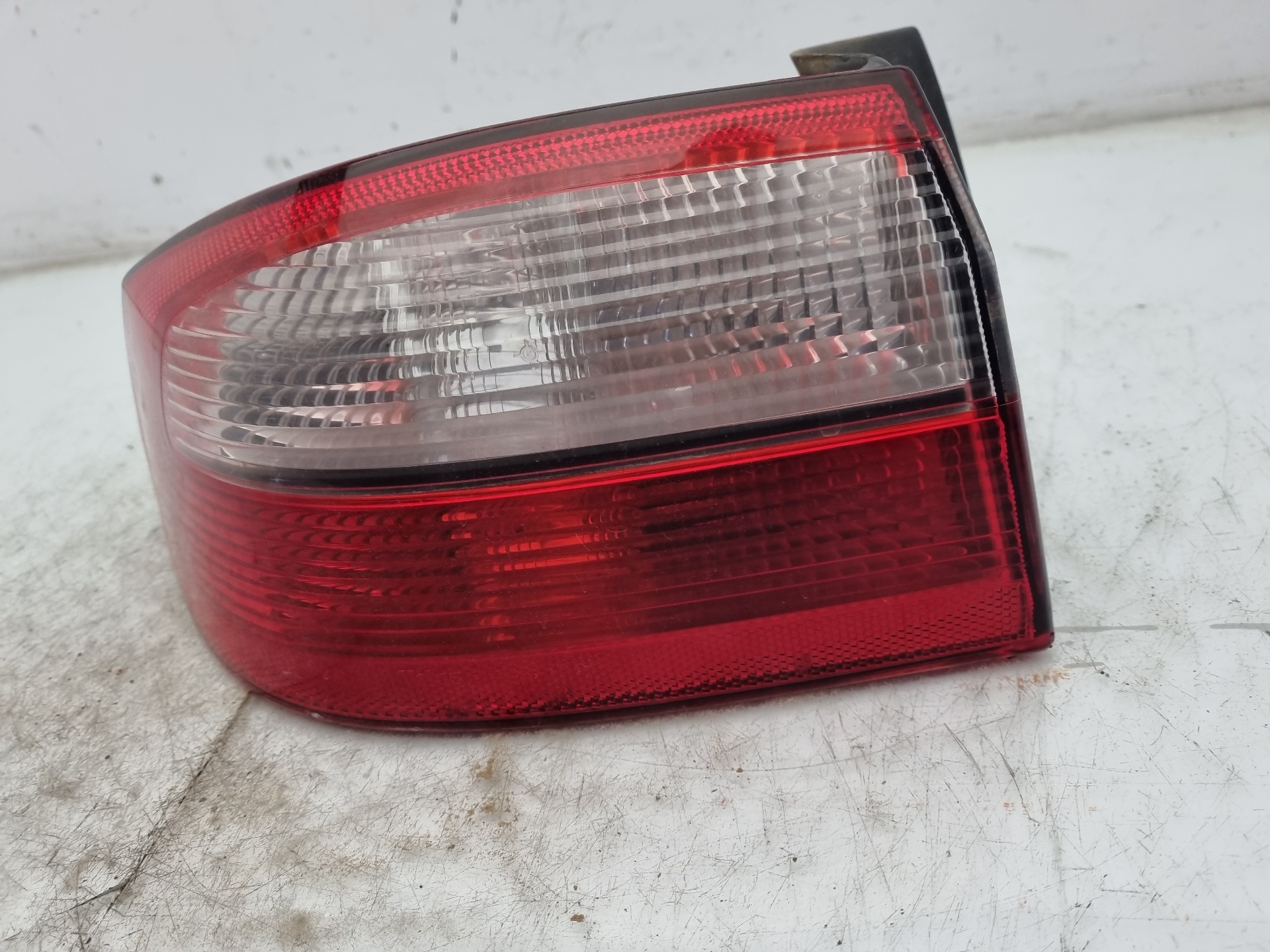 Feu Arrière Droit Pour Renault Laguna 2 II 3.0 V6 - Référence B74PH2 (VALEO) - Occasion