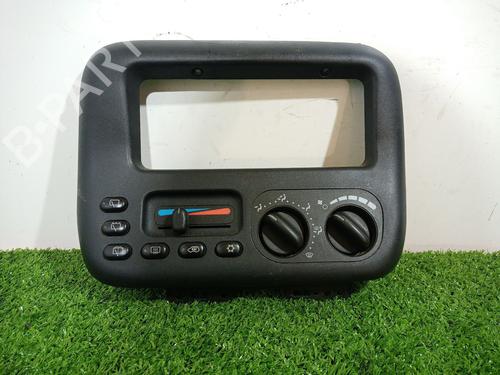 Used Climate control CHRYSLER VOYAGER / GRAND VOYAGER III (GS_, NS_) 2.0 i (133 hp) 17117393