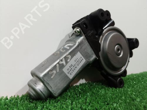 Right front window motor CHRYSLER VOYAGER / GRAND VOYAGER III (GS_, NS_)  | BP13515137E20