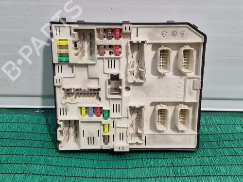 Used Fuse box RENAULT MASTER III Van (FV) 2.3 dCi 130 RWD (FV01, FV10, FV11, FV12) (130 hp) 30330059