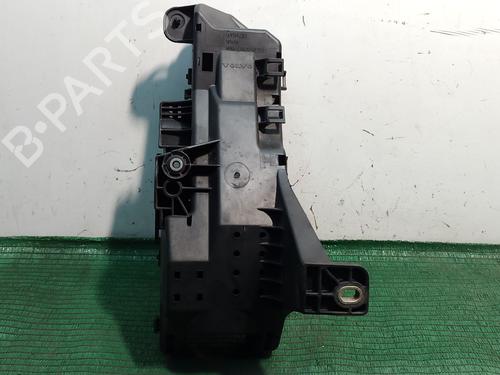 Fuse box VOLVO V70 II (285) 2.4 T | BP28418465E1