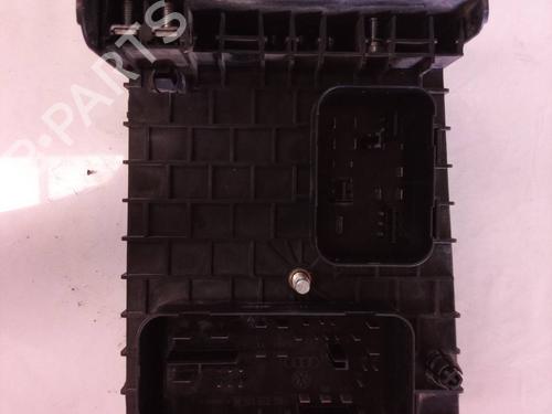 Fuse box VW GOLF V (1K1) 1.6 FSI | BP8128198E1 