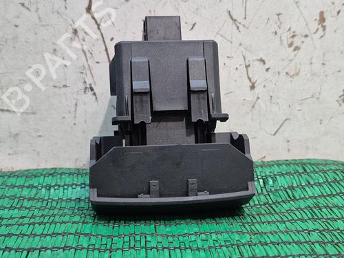 Electric handbrake PEUGEOT 5008 II (MC_, MJ_, MR_, M4_) 1.6 BlueHDi 120 (MCBHZH, MCBHZW) | BP29943738E5