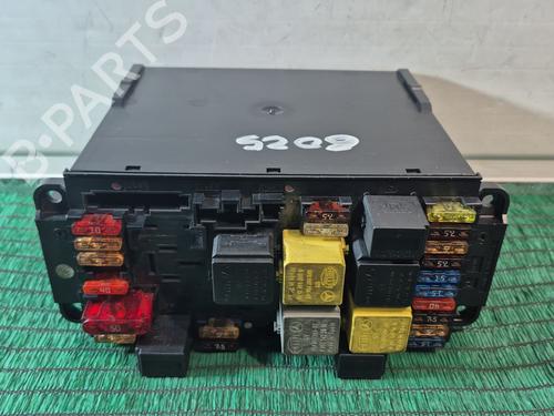 Used Fuse box MERCEDES-BENZ C-CLASS (W203) C 270 CDI (203.016) (170 hp) 31065308