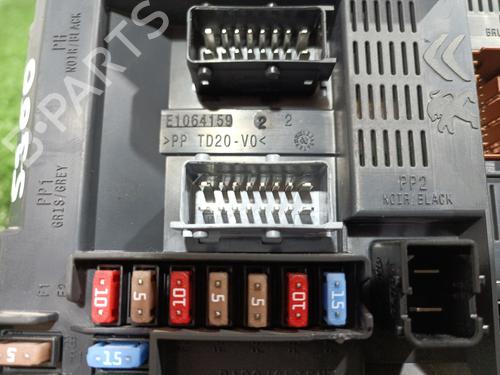 Fuse box PEUGEOT 208 I (CA_, CC_)  | BP15823352E1