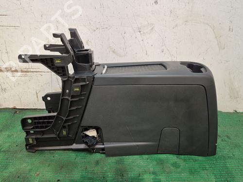 Used Middle console PEUGEOT 5008 II (MC_, MJ_, MR_, M4_) 1.6 BlueHDi 120 (MCBHZH, MCBHZW) (120 hp) 29122501