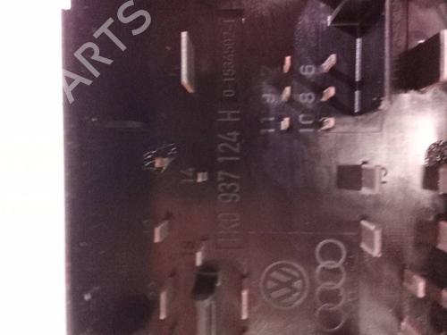 Fuse box VW GOLF V (1K1) 1.6 FSI | BP8128198E1 