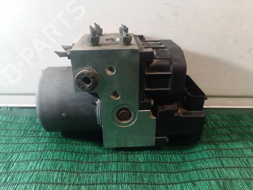 Używane Pompa ABS KIA SORENTO I (JC) 2.5 CRDi 4WD (140 hp) 30770163