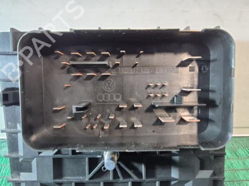 Fuse box VW GOLF PLUS V (5M1, 521) 1.6 | BP40102751E1 - Image 4