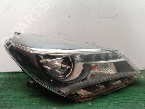 Used Right headlight TOYOTA YARIS (_P13_) 1.5 Hybrid (NHP130_, NHP130) (101 hp) 28211308
