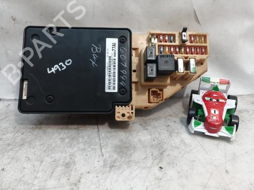 Zekeringkast CHRYSLER SEBRING (JR) 2.0 (141 hp) 11943001