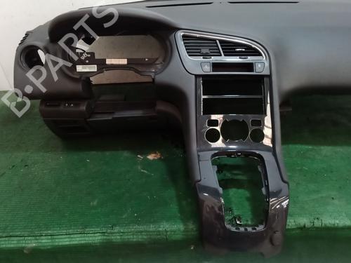 Dashboard PEUGEOT 5008 (0U_, 0E_) 1.6 HDi | BP28168111C46 