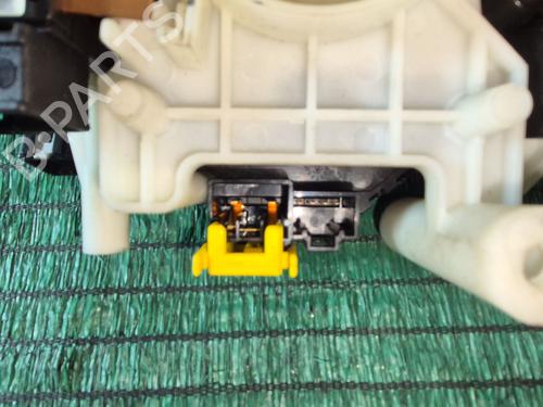 Switch HYUNDAI SANTA FÉ I (SM) 2.0 CRDi 4x4 | BP31328480I30