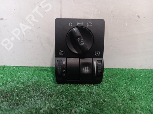 Used Headlight switch OPEL COMBO Box Body/MPV 1.3 CDTI 16V (69 hp) 13746064