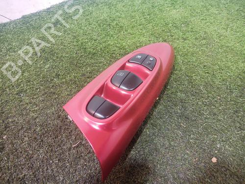 Used Left front window switch NISSAN JUKE (F15) 1.6 DIG-T 4x4 (190 hp) 24472844