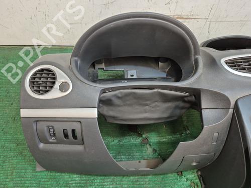 Dashboard RENAULT CLIO III (BR0/1, CR0/1) 1.2 16V (BR02, BR0J, BR11, CR02, CR0J, CR11) | BP28816288C46 