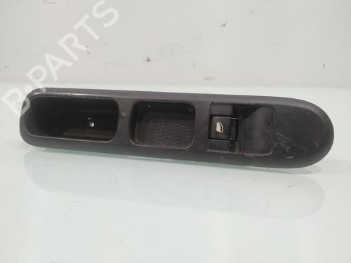 Højre fortil elrude kontakt PEUGEOT 3008 I MPV (0U_) 1.6 HDi (109 hp) 31653045